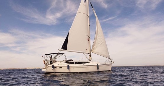 Hunter 33 Yacht
